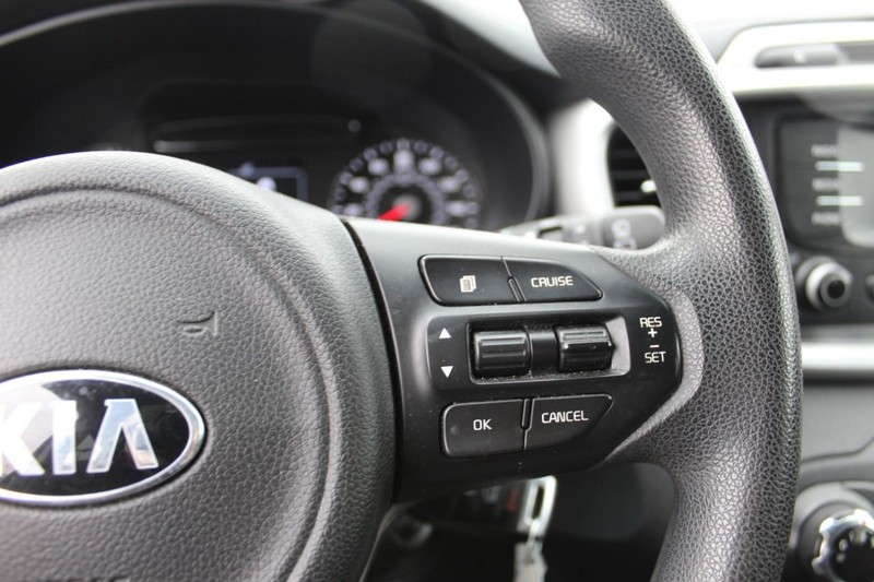 Kia Sorento Vehicle Full-screen Gallery Image 17