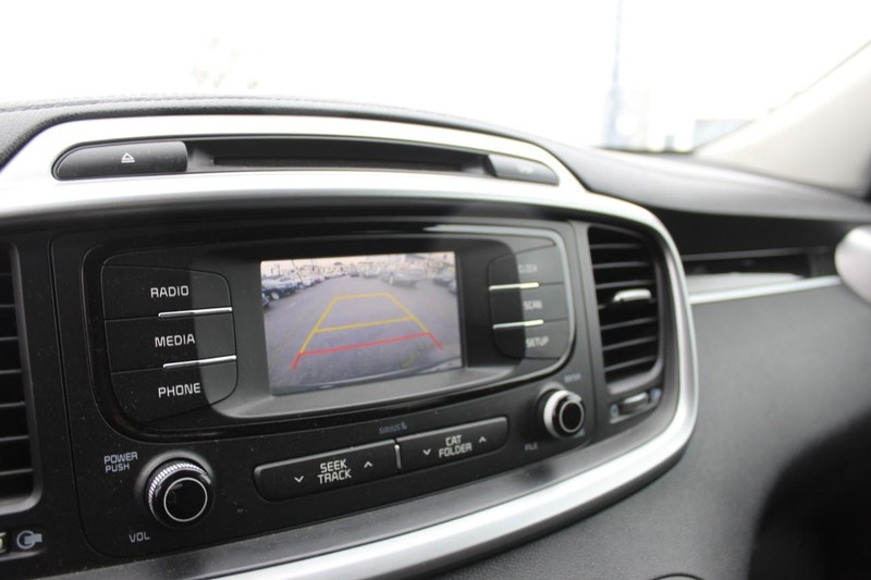 Kia Sorento Vehicle Full-screen Gallery Image 21