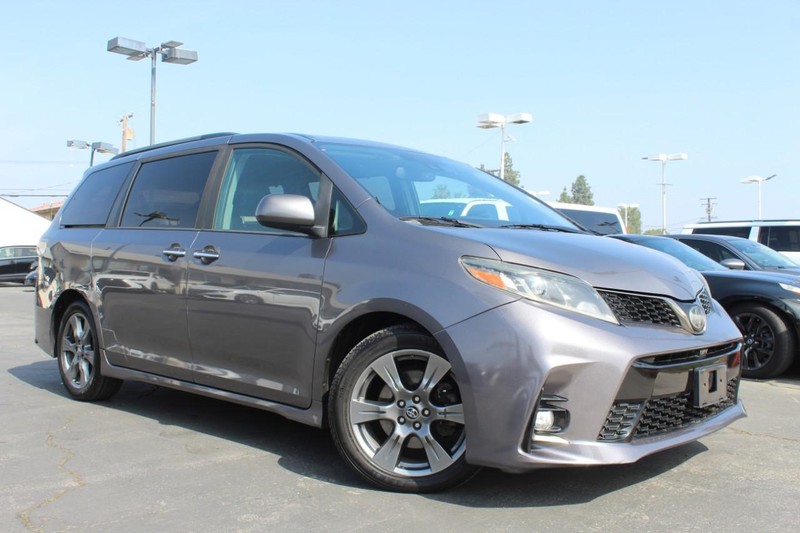 Toyota Sienna Vehicle Full-screen Gallery Image 03