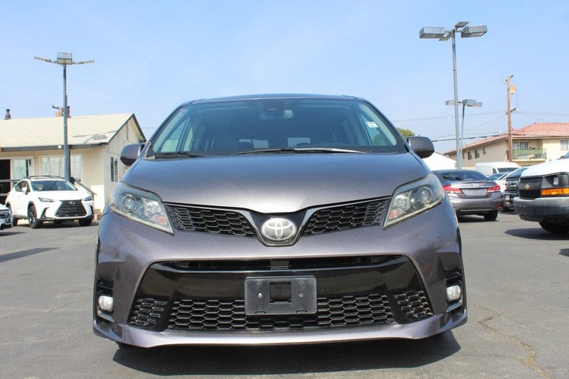 Toyota Sienna Vehicle Full-screen Gallery Image 04