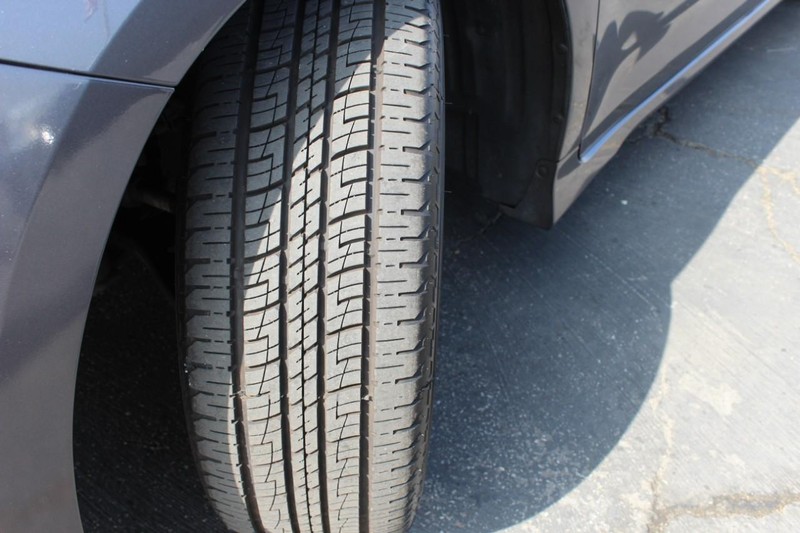 Toyota Sienna Vehicle Full-screen Gallery Image 07