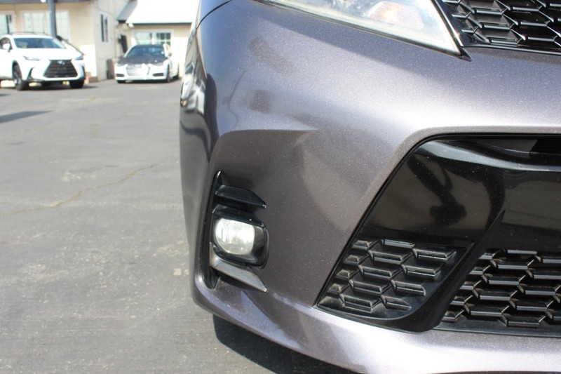 Toyota Sienna Vehicle Full-screen Gallery Image 09