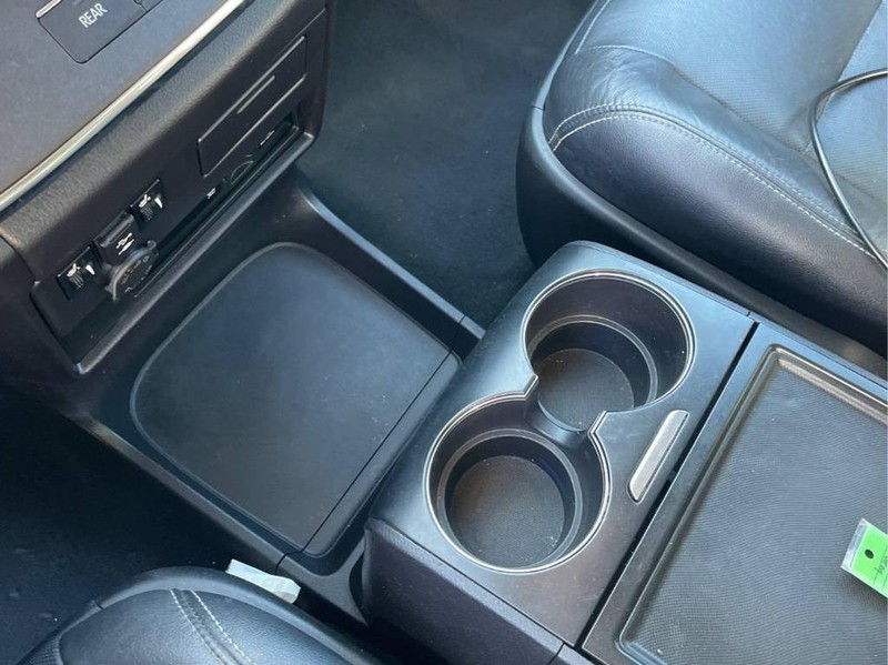 Toyota Sienna Vehicle Full-screen Gallery Image 16