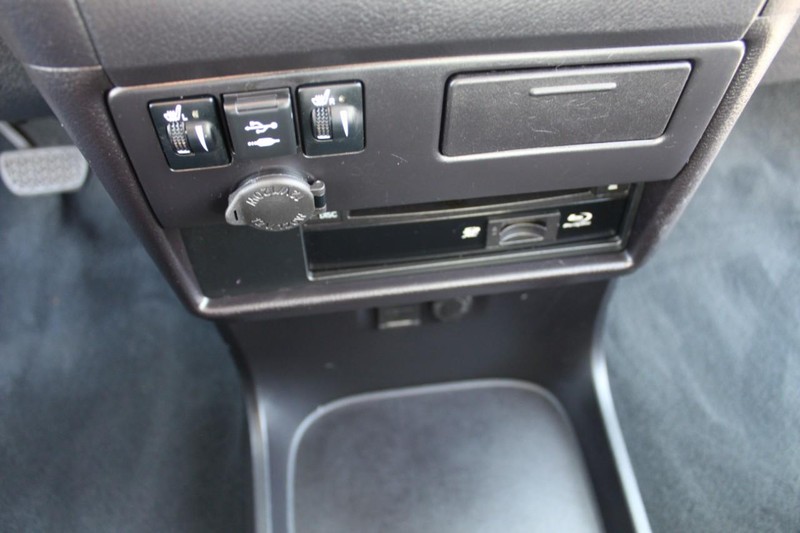 Toyota Sienna Vehicle Full-screen Gallery Image 23