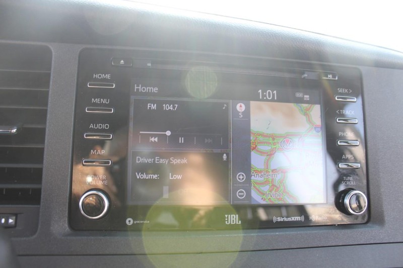 Toyota Sienna Vehicle Full-screen Gallery Image 25