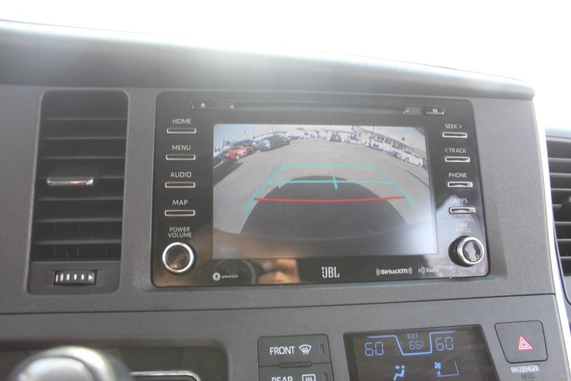 Toyota Sienna Vehicle Full-screen Gallery Image 26