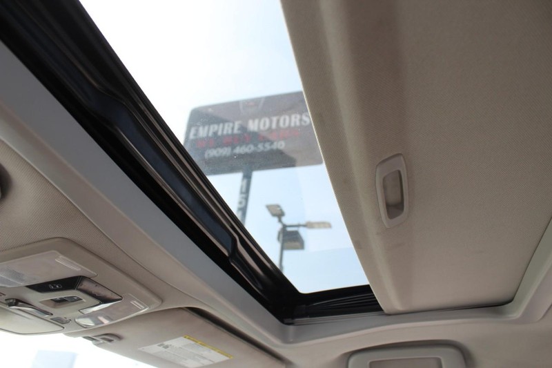 Toyota Sienna Vehicle Full-screen Gallery Image 28