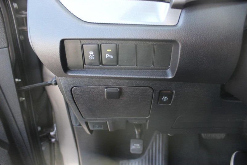 Toyota Sienna Vehicle Full-screen Gallery Image 29