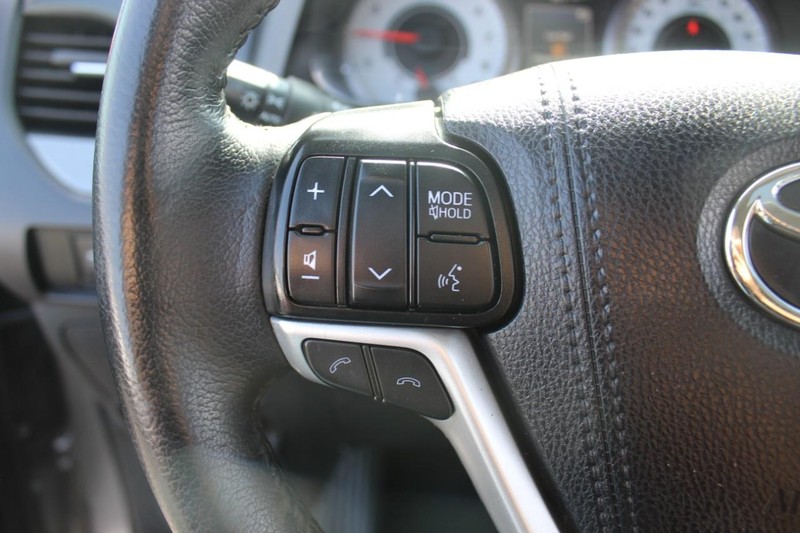 Toyota Sienna Vehicle Full-screen Gallery Image 32