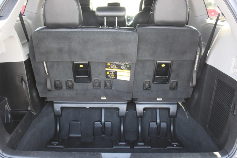 Toyota Sienna Vehicle Full-screen Gallery Image 37