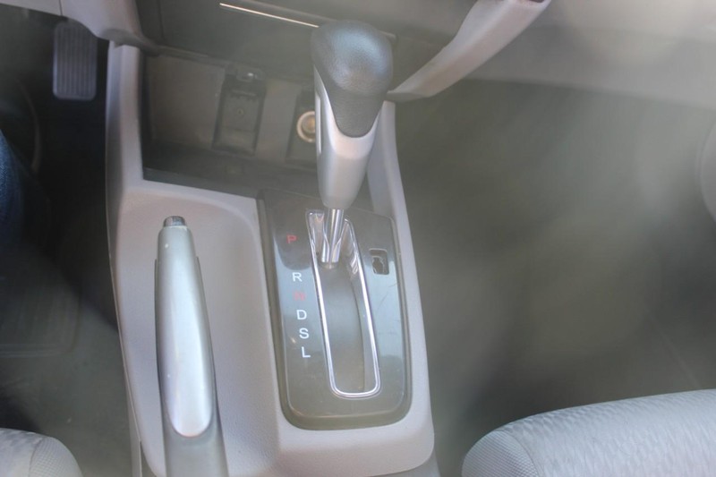 Honda Civic Sedan Vehicle Full-screen Gallery Image 18