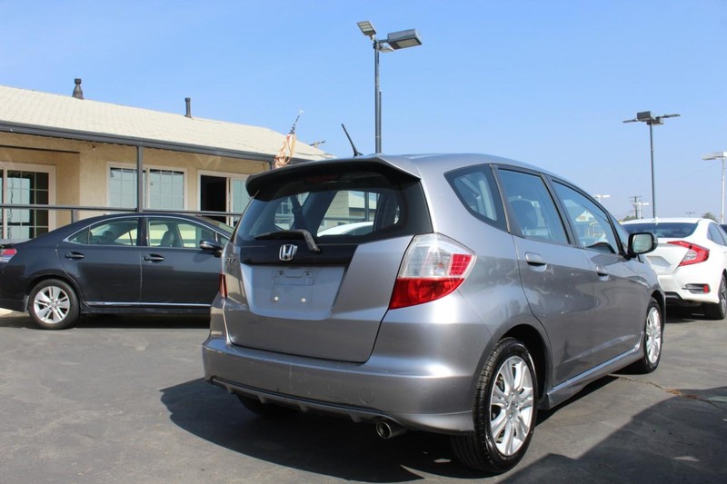 Honda Fit Vehicle Full-screen Gallery Image 04