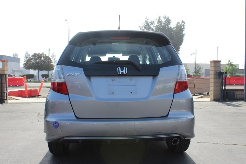 Honda Fit Vehicle Full-screen Gallery Image 06