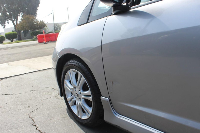 Honda Fit Vehicle Full-screen Gallery Image 07