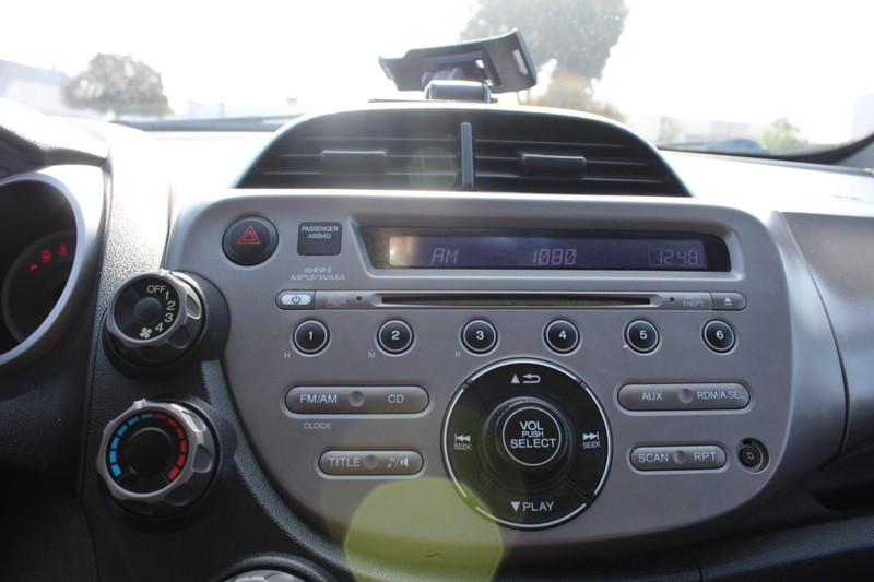 Honda Fit Vehicle Full-screen Gallery Image 13