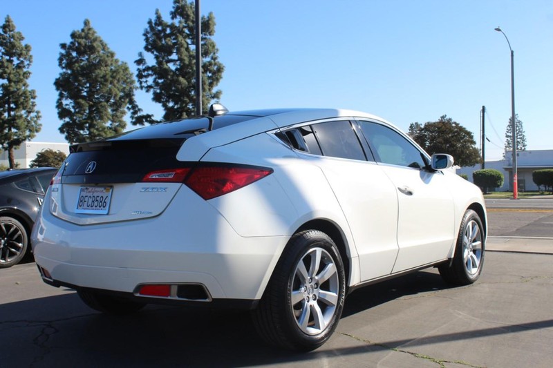 Acura ZDX Vehicle Full-screen Gallery Image 05