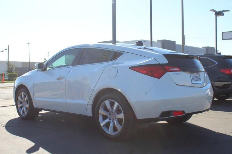 Acura ZDX Vehicle Full-screen Gallery Image 06