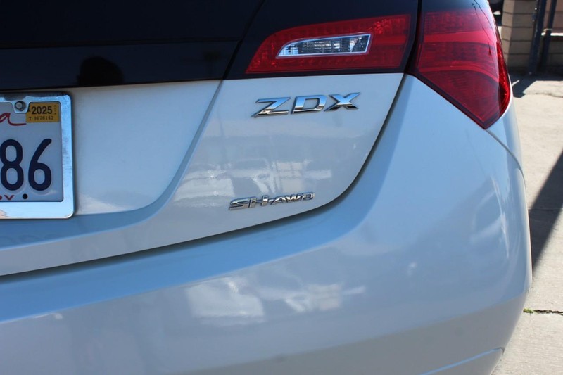 Acura ZDX Vehicle Full-screen Gallery Image 08