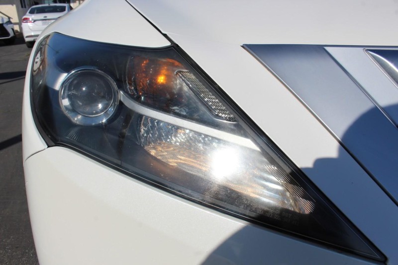 Acura ZDX Vehicle Full-screen Gallery Image 09