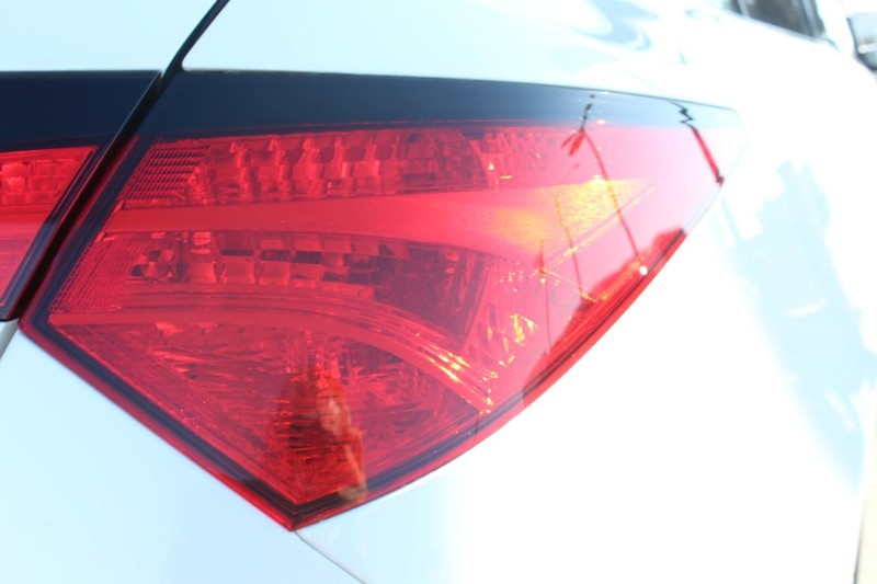 Acura ZDX Vehicle Full-screen Gallery Image 10