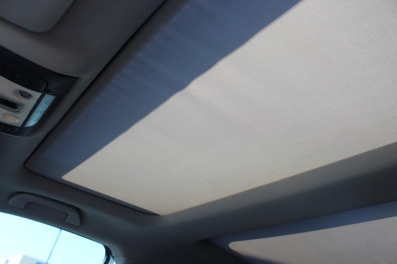 Acura ZDX Vehicle Full-screen Gallery Image 13