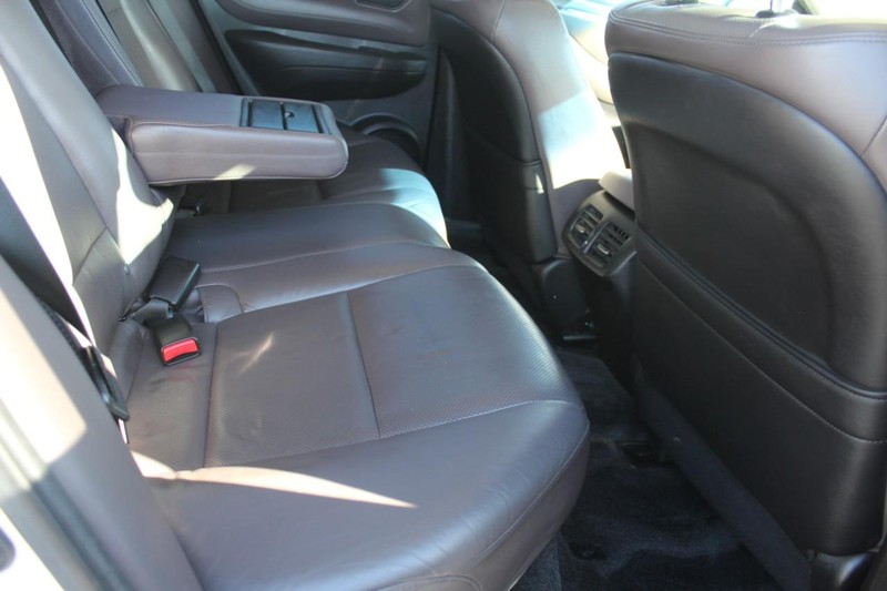 Acura ZDX Vehicle Full-screen Gallery Image 18