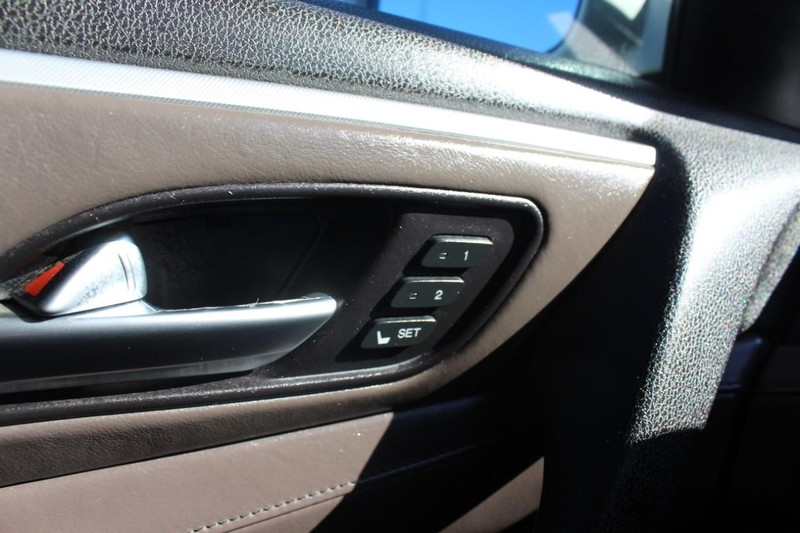 Acura ZDX Vehicle Full-screen Gallery Image 22