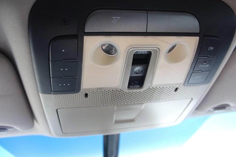 Acura ZDX Vehicle Full-screen Gallery Image 35