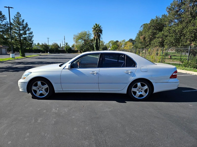Lexus LS 430 Vehicle Full-screen Gallery Image 02