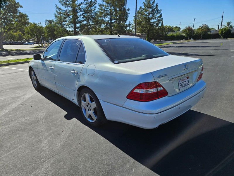 Lexus LS 430 Vehicle Full-screen Gallery Image 03