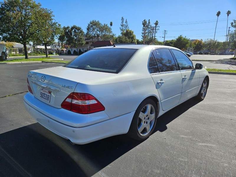 Lexus LS 430 Vehicle Full-screen Gallery Image 05