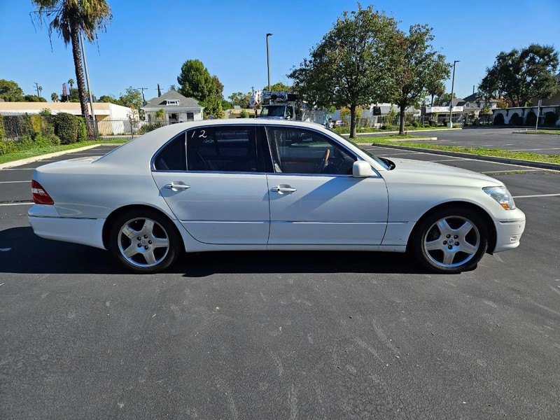 Lexus LS 430 Vehicle Full-screen Gallery Image 06
