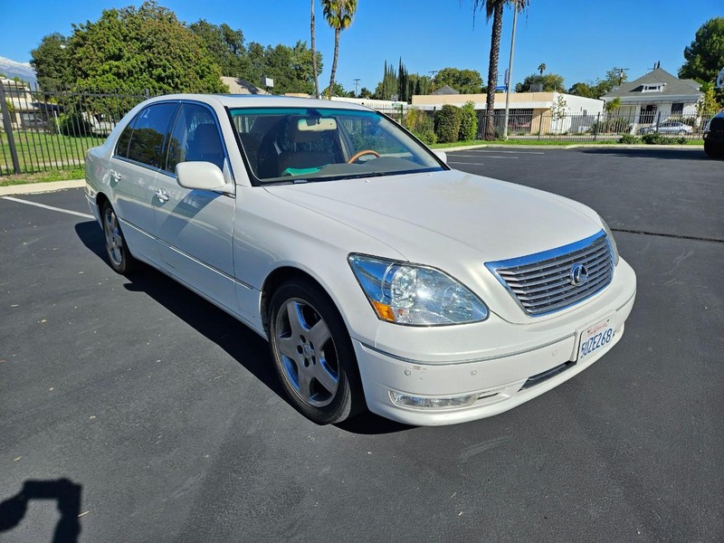 Lexus LS 430 Vehicle Full-screen Gallery Image 07
