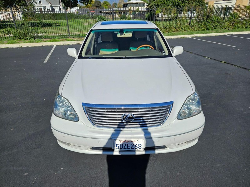 Lexus LS 430 Vehicle Full-screen Gallery Image 08