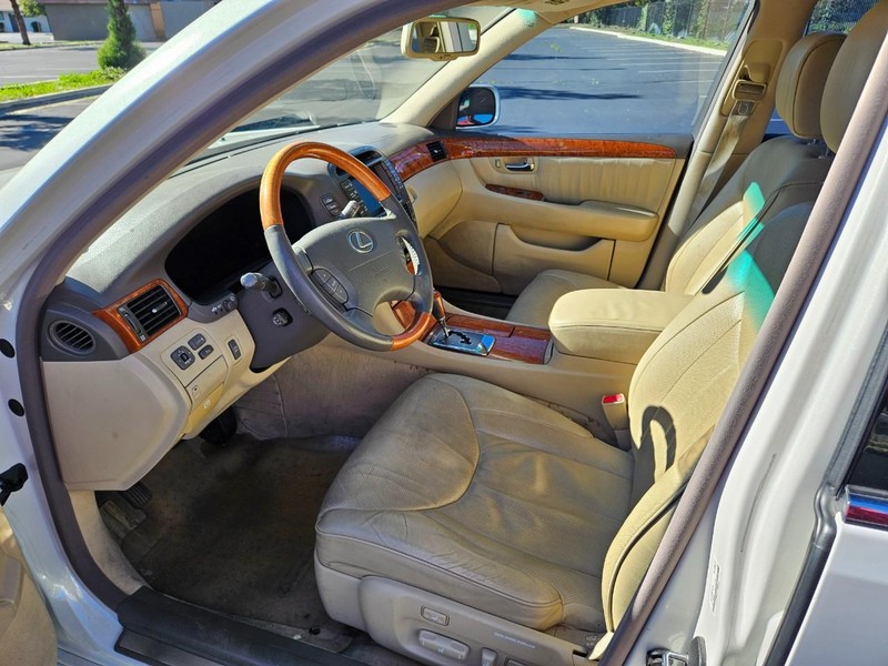 Lexus LS 430 Vehicle Full-screen Gallery Image 13