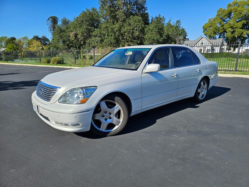 Lexus LS 430 Vehicle Full-screen Gallery Image 19