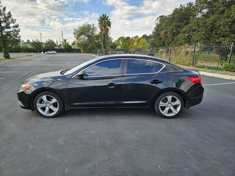 Acura ILX Vehicle Full-screen Gallery Image 03
