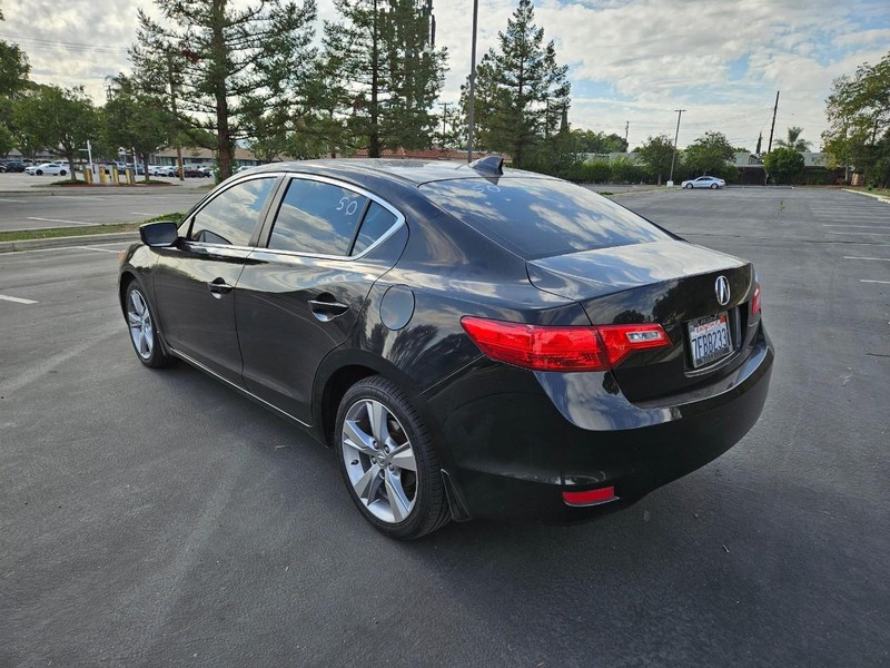 Acura ILX Vehicle Full-screen Gallery Image 04