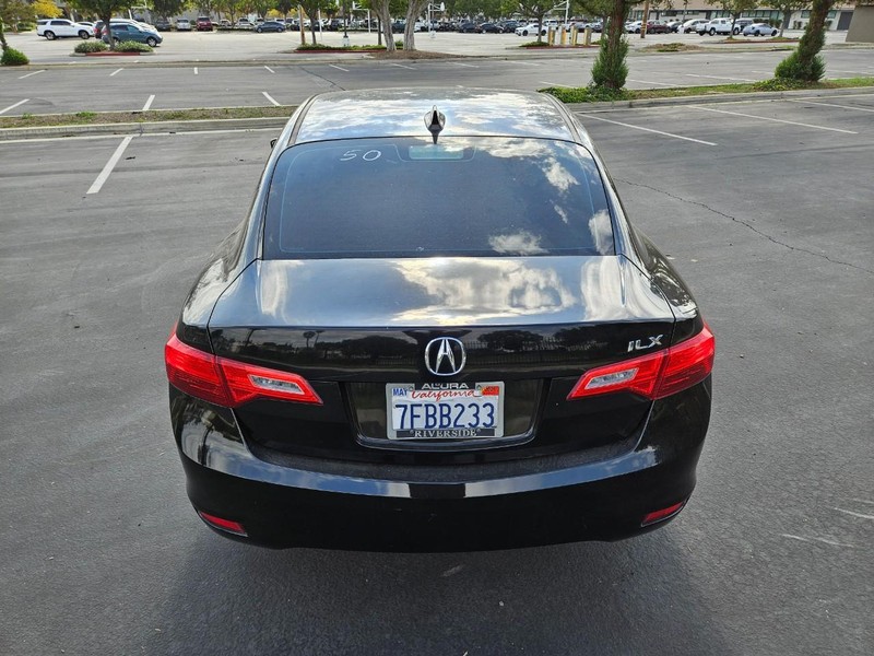 Acura ILX Vehicle Full-screen Gallery Image 05