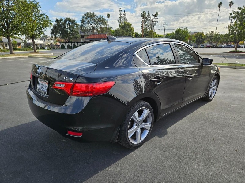 Acura ILX Vehicle Full-screen Gallery Image 06
