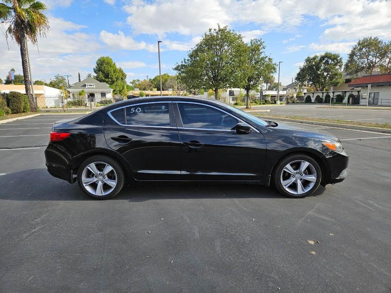 Acura ILX Vehicle Full-screen Gallery Image 07