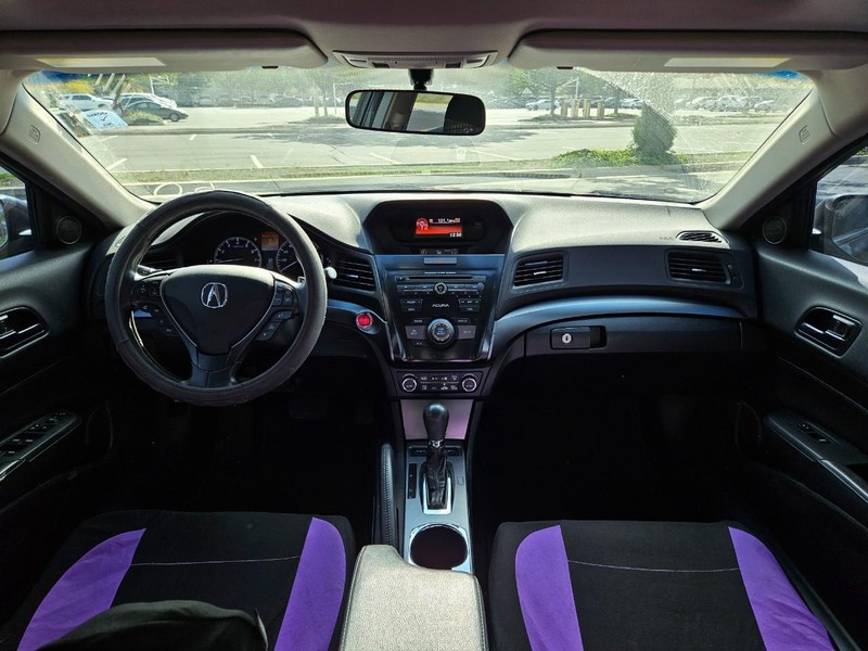 Acura ILX Vehicle Full-screen Gallery Image 10