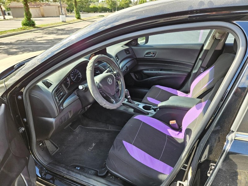 Acura ILX Vehicle Full-screen Gallery Image 13