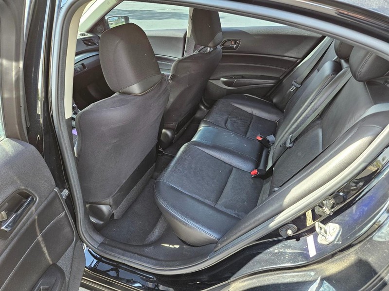 Acura ILX Vehicle Full-screen Gallery Image 14