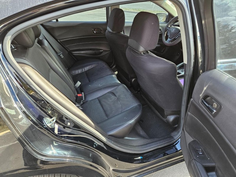 Acura ILX Vehicle Full-screen Gallery Image 16