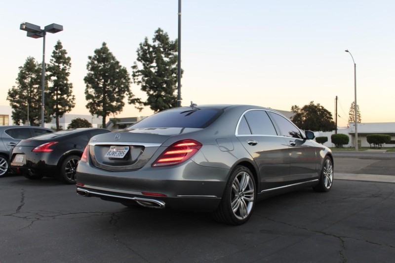 Mercedes-Benz S-Class Vehicle Full-screen Gallery Image 05