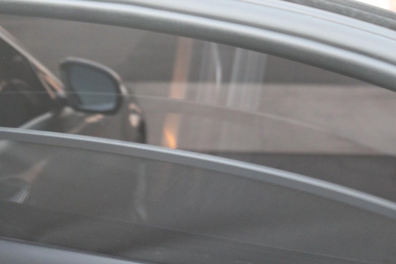 Mercedes-Benz S-Class Vehicle Full-screen Gallery Image 15