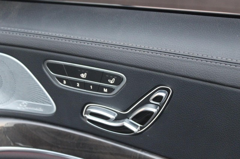 Mercedes-Benz S-Class Vehicle Full-screen Gallery Image 16