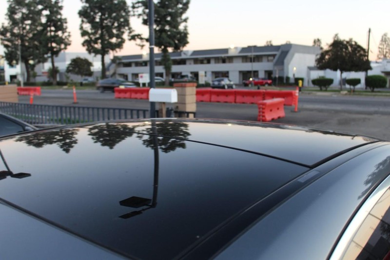 Mercedes-Benz S-Class Vehicle Full-screen Gallery Image 18