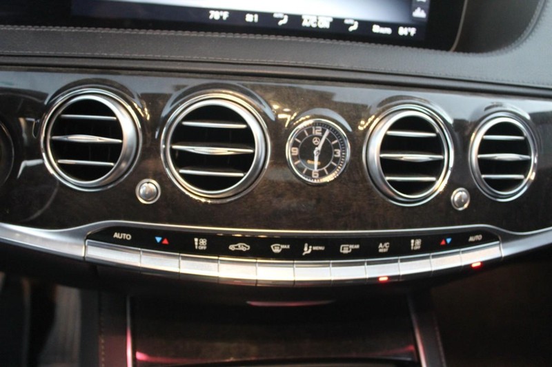 Mercedes-Benz S-Class Vehicle Full-screen Gallery Image 25